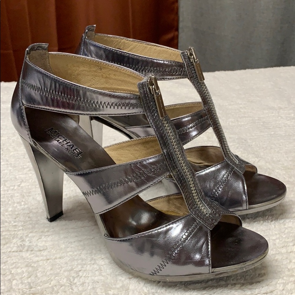 Michael Kors Gunmetal Berkley T-Strap Sandals 91/2